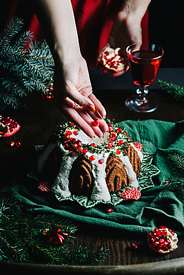 포토 JPG 해외이미지 모양 전통 계절 열매 음식 빵 백그라운드 크리스마스 겨울 재료 탁자 휴가 디저트 새해 요리 사람없음 장식 갈색 케이크 초콜릿 축제 어둠 빵집 흰색 시골 축하 반지 원형 달콤 설탕 굽기 향신료 서식 레시피 파운드 전나무 노엘 크랜베리 페스츄리 핸드메이드 해외포토 도형 나무 식물 기념일 컬러 가구 컨셉 돈 장신구 상점 맛 구이 향미료 파일형식 이미지허브