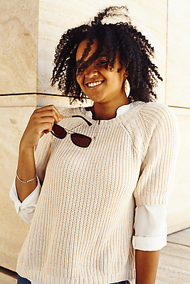 포토 JPG 해외이미지 모델 1 학생 라이프스타일 여자 행복 여행 백그라운드 배낭 모바일 휴가 거리 한명 사람 성인 야외 스마트폰 선글라스 뷰티 유행 검은색 표현 도시 스마트 긍정 타운 스타일 힙스터 해외포토 패션 감정 안경 컬러 컨셉 가방 생활 핸드폰 스마트기기 파일형식 이미지허브