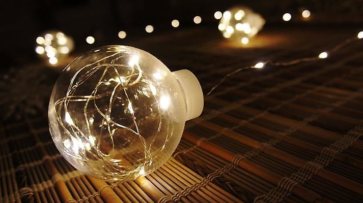 포토 JPG 해외이미지 벽 전구 공 유리 휴가 아파트 사람없음 장식 화환 등불 해외포토 꽃 재질 조명 주택 파일형식 이미지허브