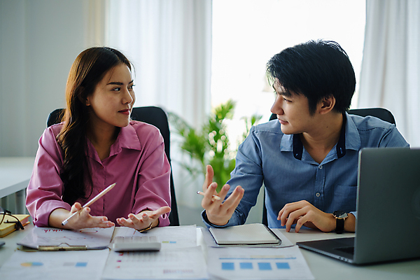 포토 JPG 해외이미지 직업 돈 인터넷 통계 성공 그래프 설계 직장 실내 두명 가로 금융 경제 노트북 숫자 알약 스크린 모니터 계산기 정보 성장 작업 계획 토론 책상 분석 무역 보고서 상담 문서 투자 회계 진행 개발 리뷰 마케팅 정확 해외포토 문자 산업 가구 컨셉 회사 비즈니스 문구용품 사람 내부 전자제품 컴퓨터 약 장비 재산 파일형식 이미지허브