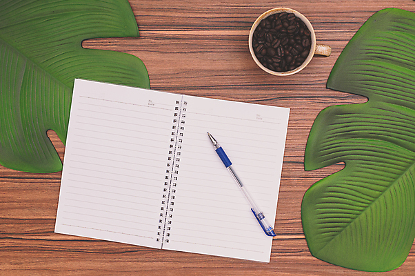 포토 JPG 해외이미지 학생 리본 인터넷 휴식 설계 문구용품 아이디어 직장 발렌타인데이 나선형 그림자 사람 사람없음 10대 책 컴퓨터 사무실 연필 펜 스크린 쪽지 사진촬영 타이핑 키보드 기록 업무 작업 오픈 메시지 쥐 휴대용 디자이너 무선전화기 읽기 문서 페인트붓 페이지 시트 패드 소셜 공급 방식 해외포토 직업 컨셉 무늬 회사 비즈니스 모션 데이이벤트 청소년 학용품 전자제품 필기구 촬영 붓 설치류 전화기 오브젝트 파일형식 이미지허브