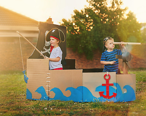 포토 JPG 해외이미지 주간 남자 어린이 함께함 들기 소년 상반신 야외 두명 앞모습 옆모습 친구 상자 우정 망원경 낚싯대 즐거움 해적 해적놀이 해적선 놀기 해적모자 소년만 해외포토 자연요소 모자_잡화 감정 뷰포인트 컨셉 배_교통 관계 모션 놀이 사람 낚시용품 도둑 남자만 어린이만 파일형식 이미지허브