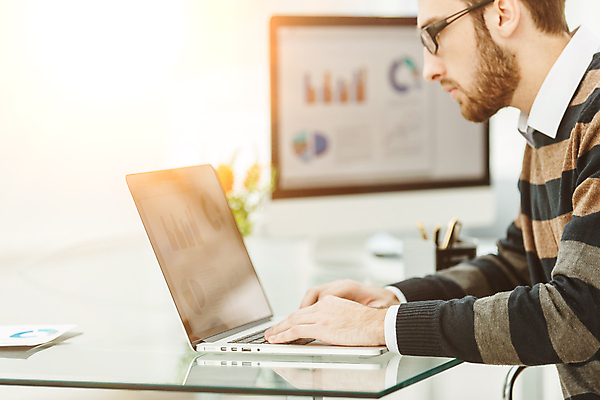 포토 JPG 해외이미지 직업 손 컨셉 돈 회사 비즈니스 통계 탁자 성공 한명 그래픽 금융 경제 사무실 펜 정보 성장 도구 업무 체험 시장 재산 결과 가격 분석 무역 보고서 투자 감시 이익 회계 경영 마케팅 수입 예산 위기 경제학 해외포토 1 교육 산업 가구 사람 신체부위 필기구 작업 파일형식 이미지허브