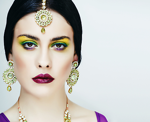 포토 JPG 해외이미지 백인 모델 전통 드레스 여자 문화 얼굴 결혼 목걸이 장신구 결혼식 갈색머리 한명 동양인 성인 초록색 뷰티 유행 흰색 화려 황금 고급 우아함 보석 인도인 만들기 이국적 진짜 스타일 해외포토 서양인 외국인 1 헤어스타일 옷 컬러 컨셉 모션 사람 인종 이벤트 신체부위 광석 파일형식 이미지허브