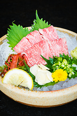 포토 JPG 해외이미지 접시 음식 백그라운드 육류 스테이크 요리 사람없음 빨간색 식당 일본 식사 저녁식사 소고기 회 흰색 신선 그릴 날것 해외포토 식기 아시아 컬러 식재료 주방용품 서양음식 상점 파일형식 이미지허브