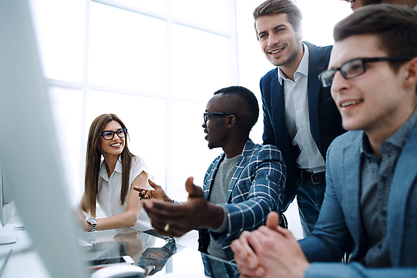 포토 JPG 해외이미지 백인 직업 라이프스타일 여자 남자 회사 비즈니스 통신 유리 탁자 성공 설계 노동자 아이디어 직장 함께함 실내 서기 사람 앉기 정장 여러명 빛 컴퓨터 사무실 업무 작업 비즈니스맨 투명 그룹 계획 토론 동료 경영자 다인종 청사진 해결 경영 카피스페이스 해외포토 서양인 옷 가구 다수 컨셉 관계 모션 재질 인종 내부 생활 전자제품 공백 직장인 리더 파일형식 이미지허브