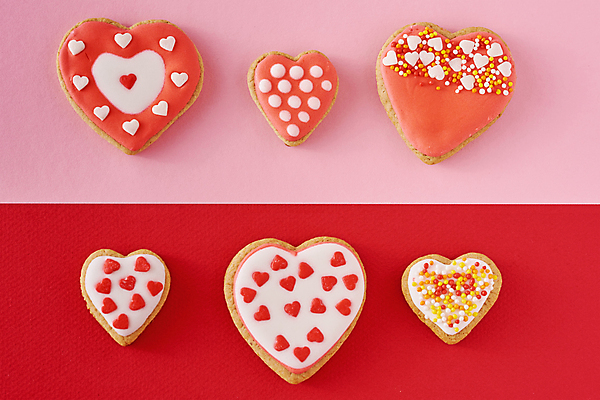 포토 JPG 해외이미지 발렌타인데이 사랑 사람없음 빨간색 쿠키 하트 스프링클 프로스팅 해외포토 모양 감정 컬러 데이이벤트 디저트 장식 제빵 파일형식 이미지허브