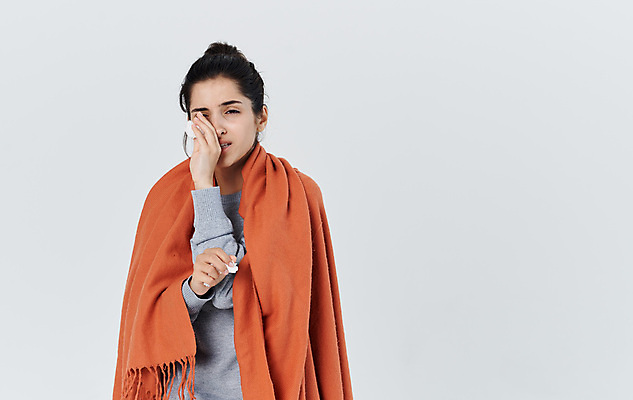 포토 JPG 해외이미지 여자 실내 건강 한명 들기 상반신 성인 고통 추위 화장지 질병 담요 감염 덮기 닦기 알레르기 인플루엔자 성인여자한명만 해외포토 1 감정 의학 모션 사람 내부 바이러스 여자한명만 성인여자만 파일형식 이미지허브