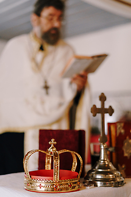 포토 JPG 해외이미지 전통 벽 결혼 십자가 탁자 결혼식 왕관 실내 서기 사람없음 교회 성경 식탁보 흰색 사찰 황금 닫기 성직자 읽기 몬테네그로 해외포토 종교 컬러 가구 종교용품 종교건축 모션 이벤트 내부 건물 파일형식 이미지허브