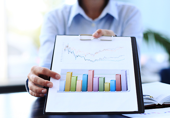 포토 JPG 해외이미지 직업 라이프스타일 여자 남자 비즈니스 사업가 손가락 통계 성공 그래프 설계 관리 사람 사람없음 금융 경제 가리킴 작업 결과 계획 분석 묘사 보고서 이익 수익 진행 리뷰 서류판 업그레이드 정중 경제학 해외포토 손 교육 컨셉 손짓 생활 사무용품 파일형식 이미지허브