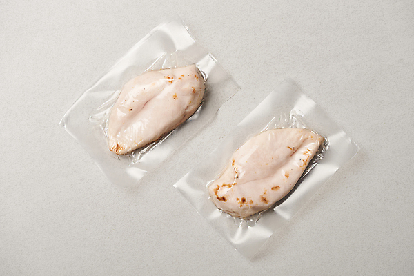 포토 JPG 스튜디오촬영 식재료 회색배경 실내 사람없음 하이앵글 닭고기 구이 부위 비닐 건강식 다이어트음식 닭가슴살 비닐포장 진공 진공포장 국내포토 음식 뷰포인트 백그라운드 다이어트 포장 재질 육류 내부 회색 파일형식
