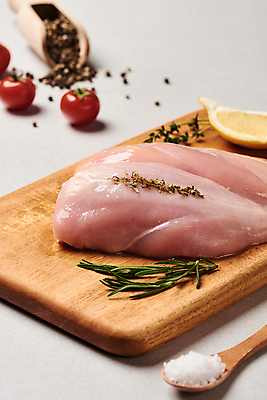 포토 JPG 잎 식재료 방울토마토 실내 생고기 사람없음 아웃포커스 닭고기 레몬 흰배경 소금 부위 나무숟가락 건강식 나무도마 닭가슴살 스쿱 통후추 파슬리가루 국내포토 식물 음식 백그라운드 토마토 과일 도마 촬영기법 육류 내부 목재 숟가락 흰색 가루 후추 파일형식