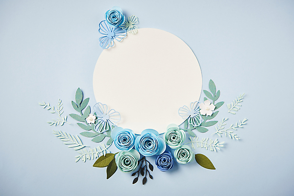 포토 JPG 스튜디오촬영 종이 잎 사람없음 파란색 하이앵글 페이퍼아트 오브젝트 파란배경 원형프레임 종이꽃 카피스페이스 편집소스 국내포토 식물 꽃 뷰포인트 컬러 백그라운드 프레임 실내 공백 원형 파일형식