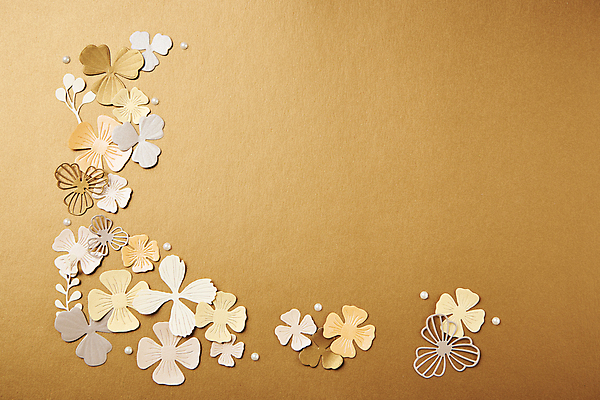 포토 JPG 스튜디오촬영 종이 프레임 사람없음 하이앵글 페이퍼아트 오브젝트 종이꽃 카피스페이스 편집소스 갈색배경 국내포토 꽃 뷰포인트 백그라운드 실내 갈색 공백 파일형식