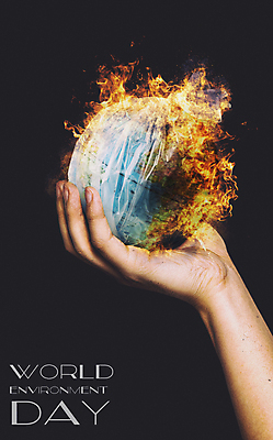 PSD 편집이미지 손 포스터 지구 불꽃 타이포그라피 신체부위 자연보호 검은색 환경오염 오염 세계환경의날 이미지편집 문자 컬러 컨셉 자연 불 사람 보호 파일형식 법정기념일