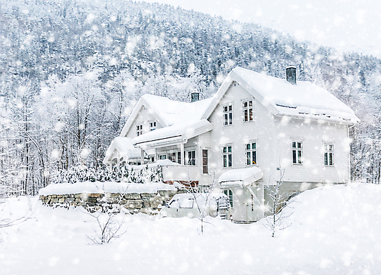 포토 JPG 해외이미지 외관 유럽 겨울 자연 산 주택 노르웨이 사람없음 야외 건물 침묵 추위 흰색 행운 황무지 시골집 서리 조용 지역 내추럴 눈내림 해외포토 건축물 계절 나라 컬러 컨셉 눈_날씨 소리 생태계 파일형식 이미지허브