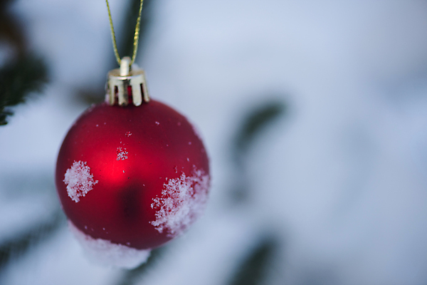 포토 JPG 해외이미지 주간 크리스마스장식 겨울 사람없음 야외 아웃포커스 눈 오너먼트 해외포토 자연요소 계절 크리스마스 날씨 촬영기법 파일형식 이미지허브