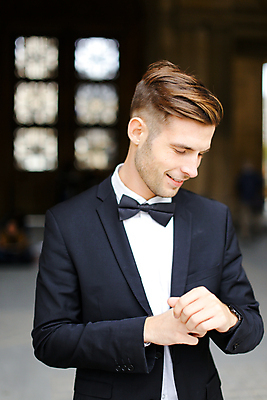 포토 JPG 해외이미지 스튜디오촬영 백인 모델 직업 1 응시 옷 남자 행복 얼굴 포즈 백그라운드 비즈니스 청소년 성공 노동자 한명 서기 사람 정장 성인 유행 검은색 희망 흰색 관찰 도시 비즈니스맨 자신감 기다림 경영자 경영 심각 혼자 스타일 해외포토 서양인 시선 감정 컬러 컨셉 모션 실내 신체부위 직장인 리더 파일형식 이미지허브