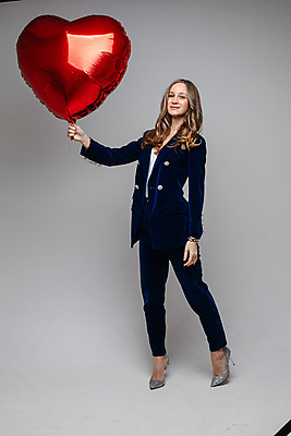 포토 JPG 해외이미지 백인 모델 라이프스타일 헤어스타일 옷 여자 포즈 백그라운드 발렌타인데이 건강 사랑 사람 정장 성인 사람없음 파란색 금발 뷰티 유행 흰색 하트 화려 우아함 큼 날씬함 풍선 고립 완벽 스타일 해외포토 모양 서양인 감정 컬러 컨셉 데이이벤트 생활 크기 몸매 파일형식 이미지허브