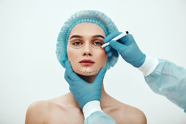 포토 JPG 해외이미지 백인 손 여자 점선 한명 들기 상반신 성인 앞모습 신체부위 뷰티 펜 잡기 그리기 흰배경 수술장갑 성형외과 성인여자한명만 해외포토 서양인 1 선 뷰포인트 장갑 백그라운드 모션 병원 사람 필기구 흰색 여자한명만 성인여자만 파일형식 이미지허브