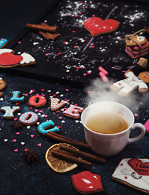 포토 JPG 해외이미지 검은배경 실내 사랑 사람없음 쿠키 연기 입술모양 아이러브유 진저쿠키 해외포토 모양 감정 백그라운드 디저트 내부 검은색 파일형식 이미지허브