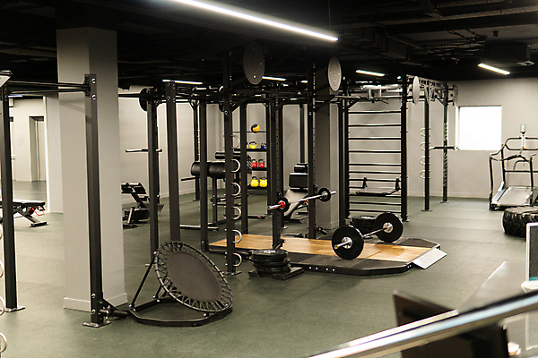 포토 JPG 해외이미지 직업 라이프스타일 스포츠 백그라운드 신체 벤치 실내 건강 사람없음 운동복 운동 힘 아령 장비 홀 센터 연습 클럽 체육관 돌리기 스타일 크로스핏 해외포토 옷 의자 모션 내부 생활 공간 파일형식 이미지허브