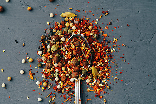 포토 JPG 해외이미지 식재료 회색배경 실내 사람없음 숟가락 혼합 향신료 해외포토 백그라운드 수저 내부 회색 향미료 파일형식 이미지허브