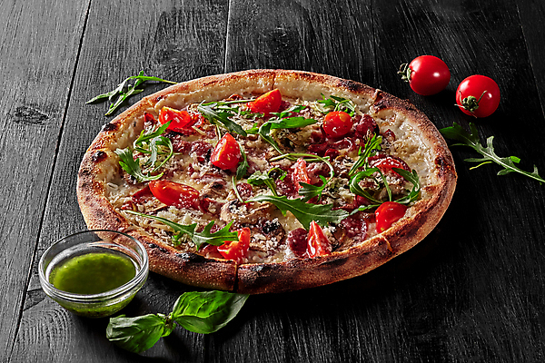 포토 JPG 해외이미지 방울토마토 피자 서양음식 실내 사람없음 바질 나무배경 해외포토 음식 백그라운드 토마토 패스트푸드 내부 파일형식 이미지허브