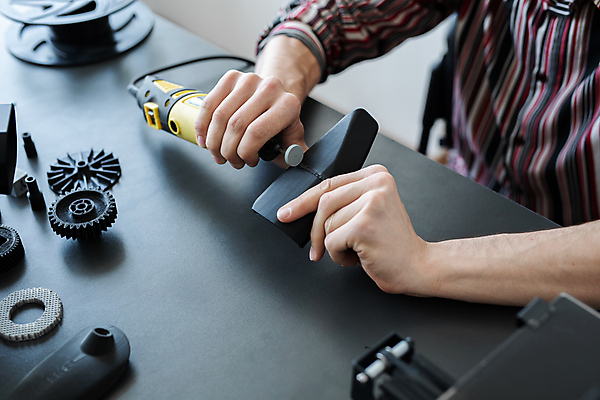 포토 JPG 해외이미지 손 실내 들기 신체부위 과학기술 작업 기술자 부속품 제조 만들기 인공 4차산업 해외포토 직업 산업 모션 기술 사람 내부 오브젝트 파일형식 이미지허브