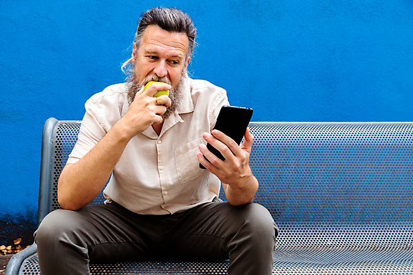 포토 JPG 해외이미지 주간 나무 백인 1 라이프스타일 응시 공원 행복 백그라운드 셔츠 벤치 과일 휴식 수염 건강 대화 한명 사람 앉기 성인 야외 파란색 스마트폰 회색 백발 사과 연결 토론 먹기 무선전화기 소통 단절 소셜미디어 혼자 카피스페이스 해외포토 자연요소 서양인 식물 헤어스타일 시선 공공시설 감정 컬러 컨셉 상의 의자 모션 말하기 생활 핸드폰 스마트기기 공백 전화기 파일형식 이미지허브