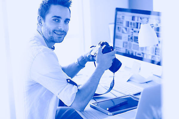 포토 JPG 해외이미지 직업 디자인 응시 남자 안경 백그라운드 인터넷 비즈니스 한명 사람 앉기 내부 그래픽 노트북 스마트폰 컴퓨터 사무실 유행 카메라 비즈니스맨 비즈니스우먼 기자 신문 잡지 작음 사진사 스마트 그림 경영자 부름 온라인 주인 이슈 표제 해외포토 1 시선 잡화 여자 컨셉 모션 간행물 전자제품 핸드폰 스마트기기 직장인 뉴스 크기 작가 리더 파일형식 이미지허브