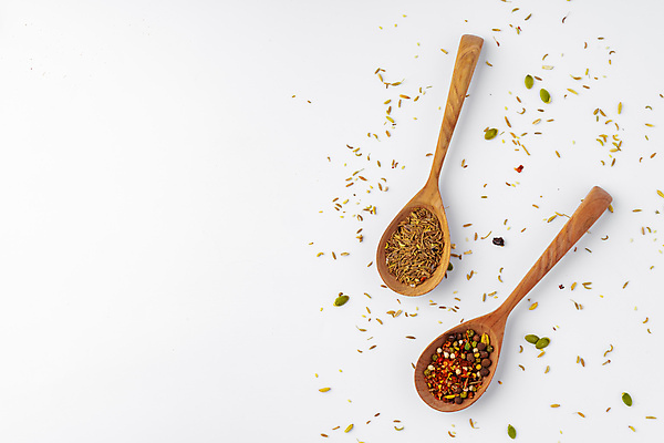 포토 JPG 해외이미지 식재료 실내 사람없음 향신료 흰배경 나무숟가락 카피스페이스 해외포토 백그라운드 내부 숟가락 공백 흰색 향미료 파일형식 이미지허브