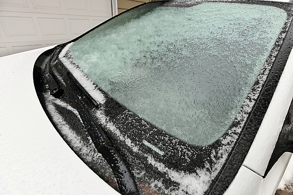 포토 JPG 해외이미지 계절 겨울 창문 교통시설 자동차 유리 날씨 추상 사람없음 야외 환경 냉동 얼음 거울 운전 추위 칼날 위험 주차 서리 온도 나쁜 반투명 자동 폭설 해외포토 자연요소 육상교통 교통 컨셉 무늬 모션 재질 눈_날씨 자연재해 시설 파일형식 이미지허브