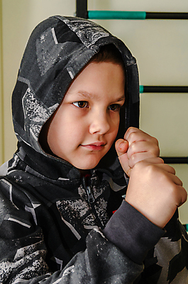 포토 JPG 해외이미지 백인 손 남자 어린이 스포츠 포즈 건강 관리 한명 소년 운동 힘 주먹 권투 분노 공격 충돌 연습 싸움 문제 고립 심각 해외포토 서양인 1 감정 컨셉 모션 사람 신체부위 격투기 파일형식 이미지허브