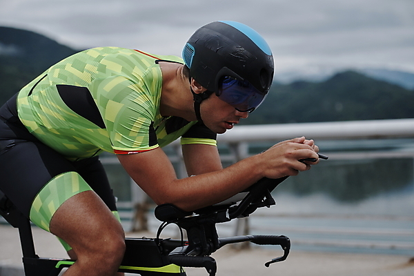 포토 JPG 해외이미지 주간 응시 남자 한명 상반신 성인 야외 옆모습 아웃포커스 자전거 승차 사이클선수 사이클링 라이딩 성인남자한명만 해외포토 자연요소 1 시선 뷰포인트 모션 운동선수 촬영기법 사람 바이크 육상스포츠 남자한명만 성인남자만 파일형식 이미지허브