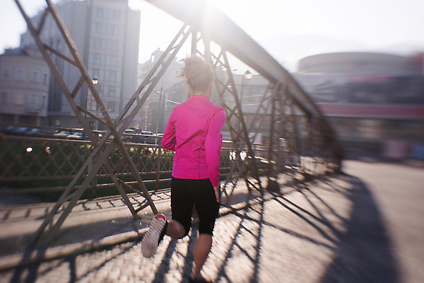 포토 JPG 해외이미지 전신 라이프스타일 여자 아침 건강 한명 성인 야외 뒷모습 운동복 달리기 조깅 햇빛 유산소운동 러닝 성인여자한명만 해외포토 주간 1 옷 뷰포인트 모션 사람 생활 운동 태양 여자한명만 성인여자만 파일형식 이미지허브