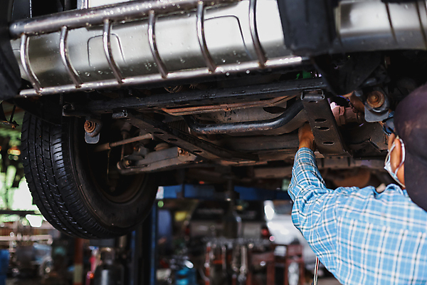 포토 JPG 해외이미지 직업 응시 남자 산업 자동차 노동자 안전 사람 사람없음 상점 기계 공구 업무 바퀴 작업실 기술자 수리 역 서비스 리프트 고정 정비공 공학 유지 자동 차고 해외포토 시선 교육 육상교통 교통시설 도구 작업 파일형식 이미지허브