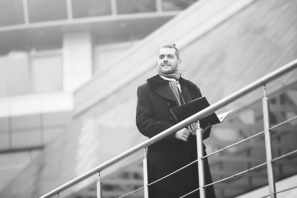 포토 JPG 해외이미지 백인 직업 응시 남자 행복 비즈니스 통신 성공 거리 실내 한명 서기 사람 성인 야외 금융 사무실 독서 계단 정보 잡기 도시 업무 작업 비즈니스맨 분석 확인 경영자 바쁨 폴더 경영 심각 정중 해외포토 서양인 1 시선 감정 컨셉 모션 내부 경제 직장인 리더 파일 파일형식 이미지허브