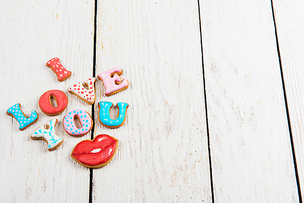 포토 JPG 해외이미지 실내 사랑 사람없음 쿠키 흰배경 입술모양 아이러브유 진저쿠키 카피스페이스 나무배경 해외포토 모양 감정 백그라운드 디저트 내부 공백 흰색 파일형식 이미지허브