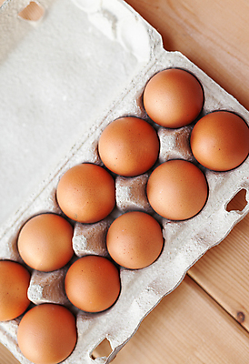 포토 JPG 해외이미지 실내 사람없음 계란 계란판 나무배경 해외포토 백그라운드 내부 알 파일형식 이미지허브