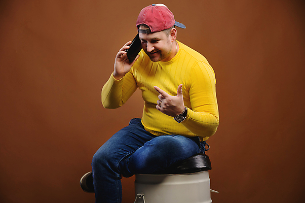 포토 JPG 해외이미지 백인 라이프스타일 남자 행복 통신 모바일 실내 대화 한명 사람 앉기 성인 30대 스마트폰 핸드폰 소파 흰색 비즈니스맨 연결 부름 해외포토 서양인 1 감정 컬러 의자 비즈니스 모션 말하기 내부 생활 장년 전자제품 스마트기기 직장인 파일형식 이미지허브