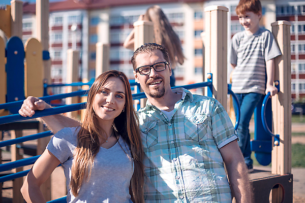 포토 JPG 해외이미지 여자 남자 행복 아들 어린이 가족 놀이 엄마 함께함 소년 여러명 성인 야외 앞모습 뒷모습 아웃포커스 부모 기쁨 잡기 아빠 놀이기구 놀이터 돌봄 해외포토 감정 뷰포인트 다수 컨셉 관계 모션 촬영기법 사람 파일형식 이미지허브