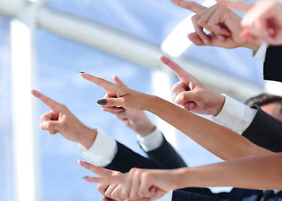 포토 JPG 해외이미지 손 창문 정장 신체부위 가리킴 소프트포커스 해외포토 옷 촬영기법 사람 손짓 파일형식 이미지허브