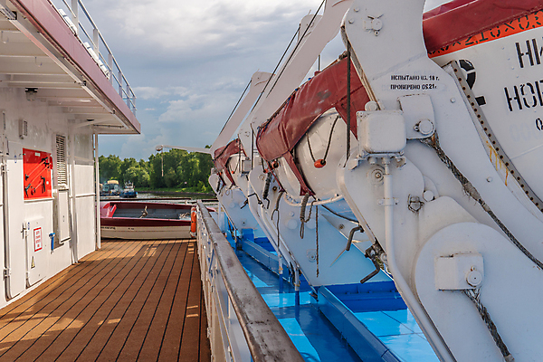 포토 JPG 해외이미지 라이프스타일 스포츠 바다 여행 요트 비즈니스 교통시설 휴가 항해 사람 앉기 사람없음 물 친구 맑음 원형 보트 고급 크루즈 갑판 활 함선 네비게이션 드론 떠남 바하마 해외포토 자연요소 도형 교통 컨셉 배_교통 관계 모션 날씨 생활 시설 파일형식 이미지허브