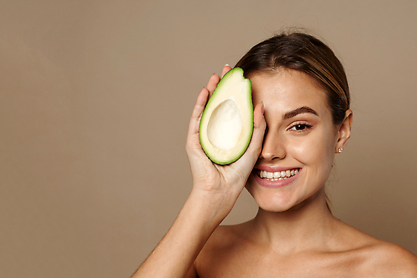 포토 JPG 해외이미지 백인 모델 라이프스타일 여자 행복 얼굴 음식 백그라운드 다이어트 채소 과일 건강 관리 한명 미소 사람 성인 치료 초록색 뷰티 식사 기쁨 흰색 신선 뱀 치아 몸무게 먹기 피부 칼로리 비타민 아보카도 내추럴 고립 돌봄 채식주의자 해외포토 서양인 1 감정 컬러 의학 파충류 모션 표정 생활 신체부위 소화기관 채식 영양소 파일형식 이미지허브