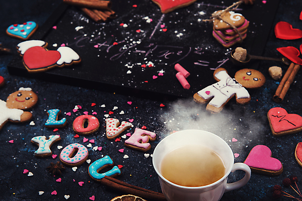 포토 JPG 해외이미지 검은배경 실내 사랑 사람없음 쿠키 하트 연기 진저맨 진저쿠키 해외포토 모양 감정 백그라운드 디저트 내부 검은색 파일형식 이미지허브