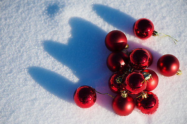 포토 JPG 해외이미지 주간 크리스마스장식 겨울 사람없음 야외 하이앵글 여러개 눈 오너먼트 해외포토 자연요소 계절 뷰포인트 다수 크리스마스 날씨 파일형식 이미지허브