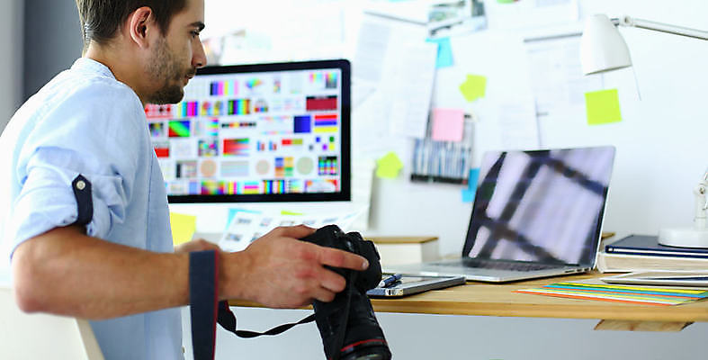 포토 JPG 해외이미지 직업 디자인 응시 남자 안경 백그라운드 인터넷 비즈니스 한명 사람 앉기 내부 그래픽 노트북 스마트폰 컴퓨터 사무실 유행 카메라 비즈니스맨 비즈니스우먼 기자 신문 잡지 작음 사진사 스마트 그림 경영자 부름 온라인 주인 이슈 표제 해외포토 1 시선 잡화 여자 컨셉 모션 간행물 전자제품 핸드폰 스마트기기 직장인 뉴스 크기 작가 리더 파일형식 이미지허브