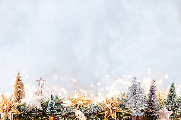 포토 JPG 해외이미지 별 크리스마스 실내 사람없음 크리스마스트리 미니어처 흰배경 미니트리 별모형 별장식 카피스페이스 해외포토 자연요소 기념일 백그라운드 내부 장식 모형 공백 흰색 파일형식 이미지허브