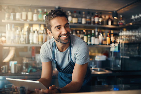 포토 JPG 해외이미지 응시 남자 사업가 성공 한명 들기 성인 앞모습 상점 카페 사장 직원 자영업 성인남자한명만 소상공인 해외포토 직업 1 시선 뷰포인트 컨셉 비즈니스 모션 사람 경제 상인 남자한명만 성인남자만 파일형식 이미지허브